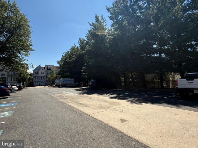 1602 RENATE DR #302, Woodbridge, VA 22192