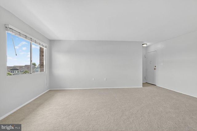 1602 RENATE DR #302, Woodbridge, VA 22192