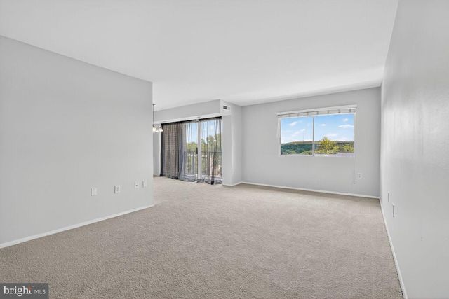 1602 RENATE DR #302, Woodbridge, VA 22192