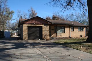 906 N Brownthrush Ln, Wichita, KS 67212