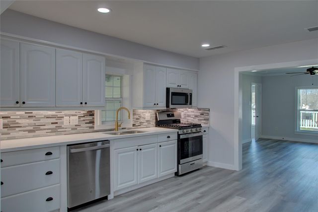 415 Perkins Avenue, League City, TX 77573