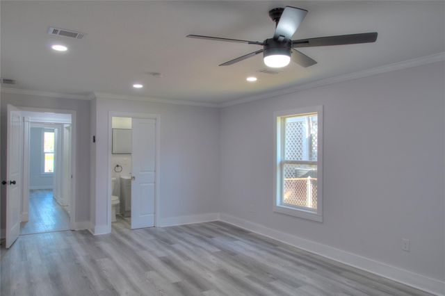 415 Perkins Avenue, League City, TX 77573