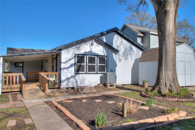 415 Perkins Avenue, League City, TX 77573