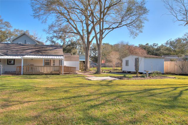 415 Perkins Avenue, League City, TX 77573