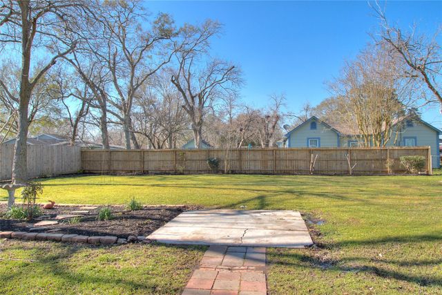 415 Perkins Avenue, League City, TX 77573