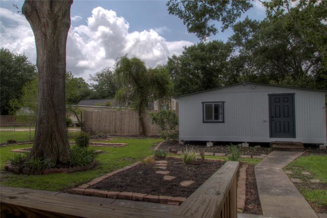 415 Perkins Avenue, League City, TX 77573
