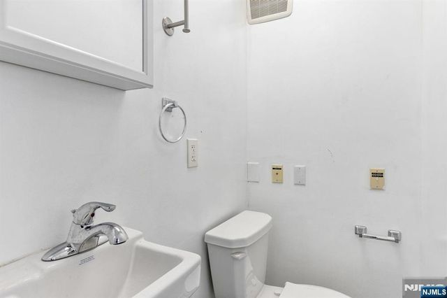 40 Essex, Rochelle Park, NJ 07662