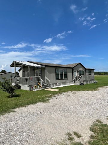 200 FARMHOUSE Road, Springtown, TX 76082