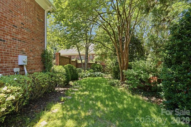 212 Hawthorne Park Avenue, Belmont, NC 28012