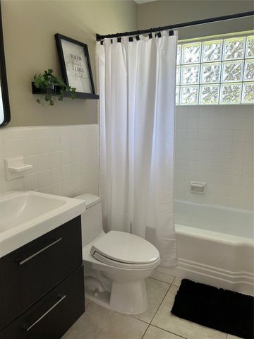 1597 SE 5th Street, Deerfield Beach, FL 33441