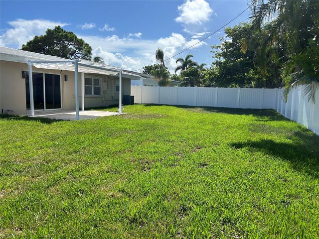 1597 SE 5th Street, Deerfield Beach, FL 33441