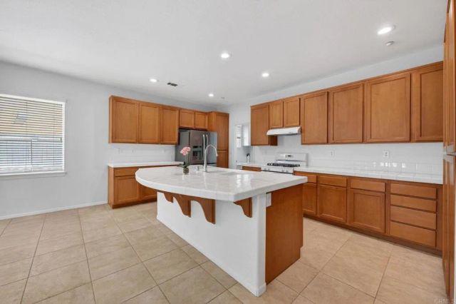10254 Spruce Woodlands Way, Escondido, CA 92026