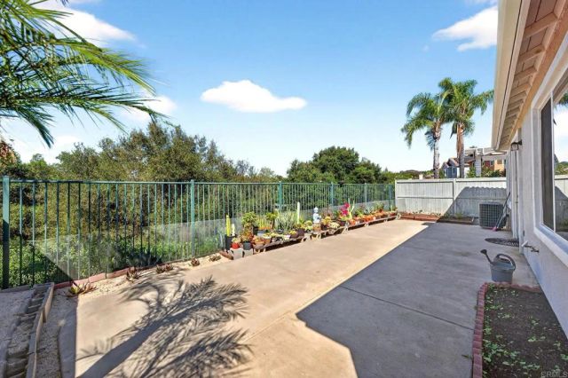 10254 Spruce Woodlands Way, Escondido, CA 92026
