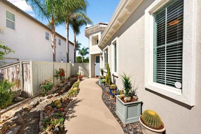 10254 Spruce Woodlands Way, Escondido, CA 92026