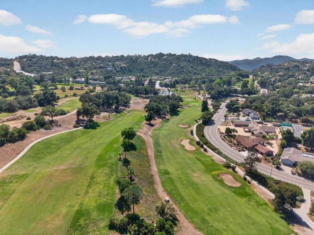 10254 Spruce Woodlands Way, Escondido, CA 92026