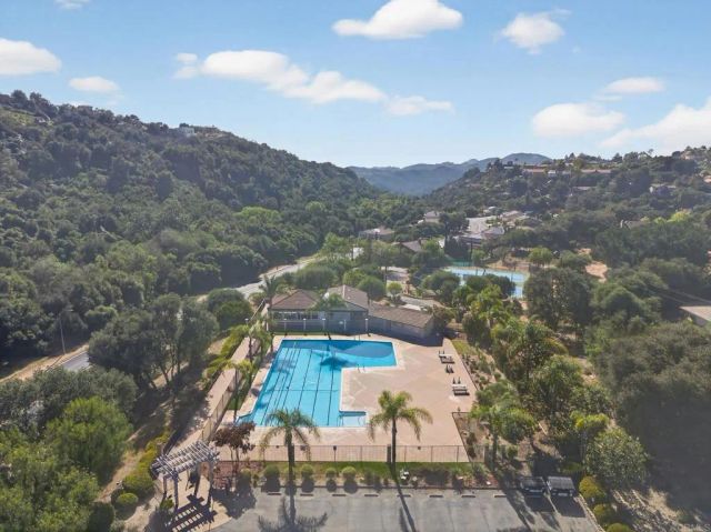 10254 Spruce Woodlands Way, Escondido, CA 92026