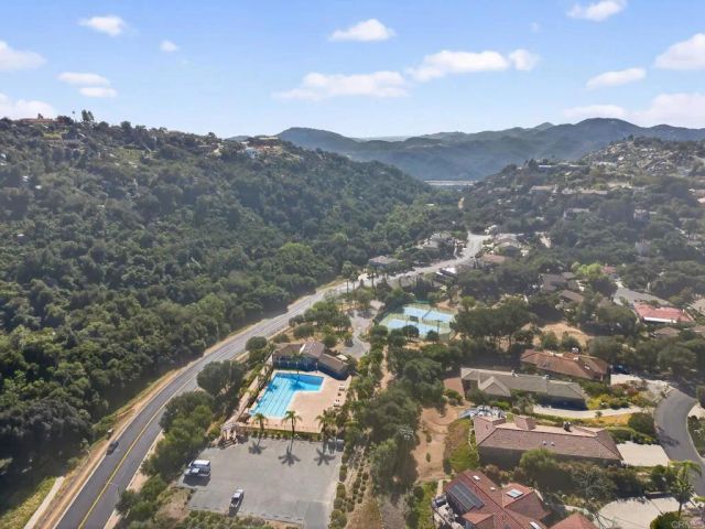 10254 Spruce Woodlands Way, Escondido, CA 92026