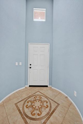 10254 Spruce Woodlands Way, Escondido, CA 92026