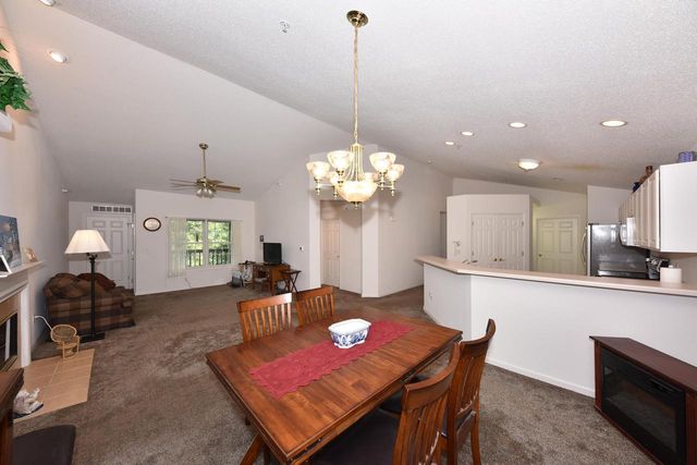 10258 W Deerwood LANE, Franklin, WI 53132