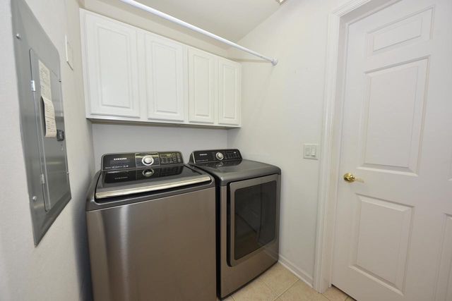 10258 W Deerwood LANE, Franklin, WI 53132