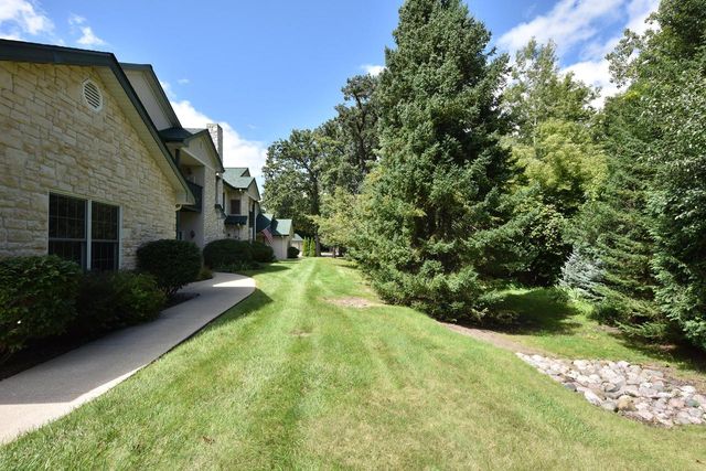 10258 W Deerwood LANE, Franklin, WI 53132