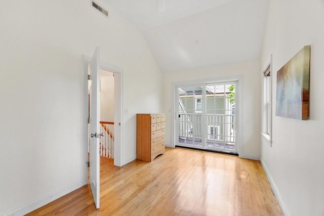 11 Brookford St, Cambridge, MA 02140