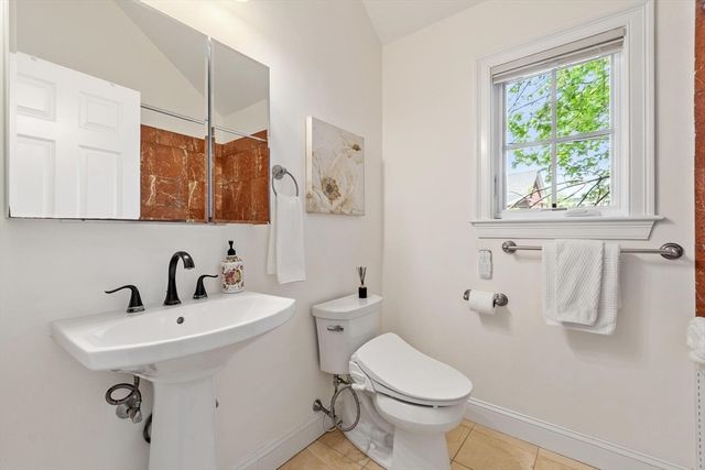 11 Brookford St, Cambridge, MA 02140