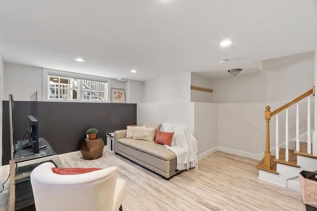 11 Brookford St, Cambridge, MA 02140