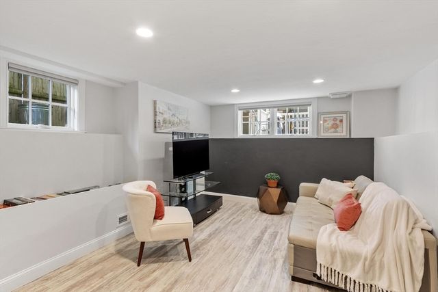 11 Brookford St, Cambridge, MA 02140