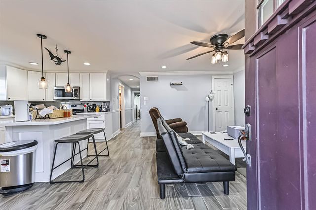 5315 Avenue R, Galveston, TX 77551