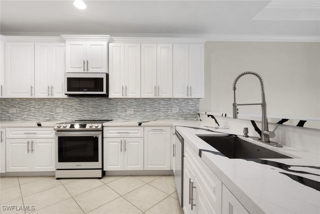 2082 E Tobago CIR, Fort Myers, FL 33905