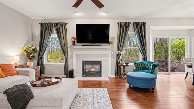 9410 Sandlewood Drive, Whitmore Lake, MI 48189