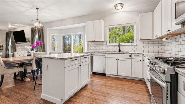 9410 Sandlewood Drive, Whitmore Lake, MI 48189