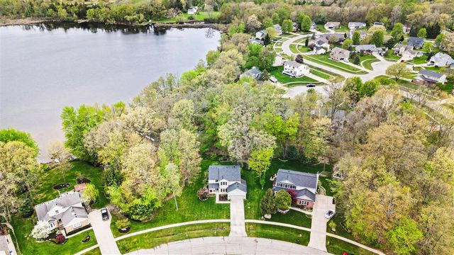 9410 Sandlewood Drive, Whitmore Lake, MI 48189