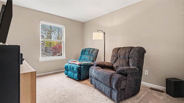 9410 Sandlewood Drive, Whitmore Lake, MI 48189