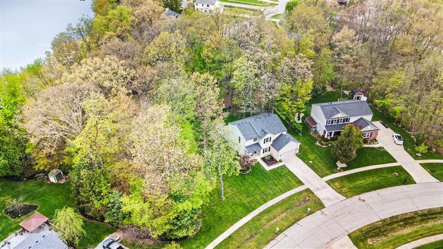 9410 Sandlewood Drive, Whitmore Lake, MI 48189