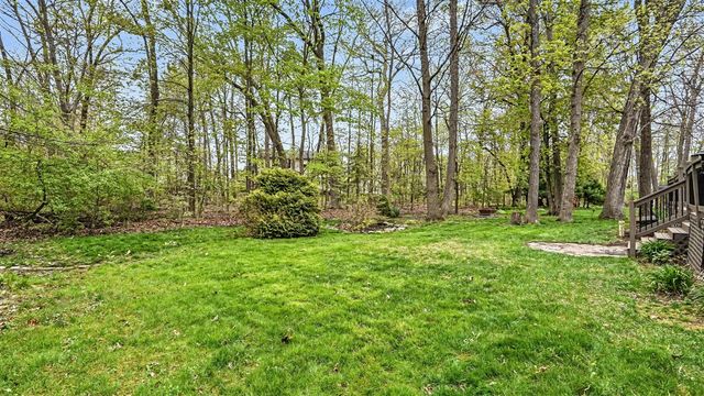 9410 Sandlewood Drive, Whitmore Lake, MI 48189
