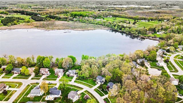 9410 Sandlewood Drive, Whitmore Lake, MI 48189