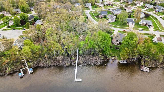 9410 Sandlewood Drive, Whitmore Lake, MI 48189