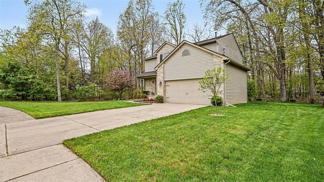 9410 Sandlewood Drive, Whitmore Lake, MI 48189