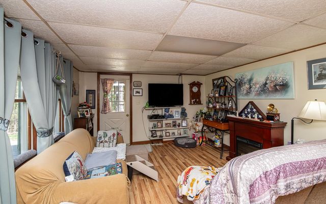 6 Ridge Road, Deerfield, NH 03037
