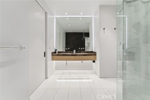 1030 N Kings Road 405, West Hollywood, CA 90069