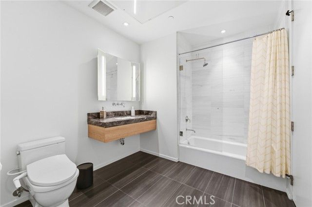 1030 N Kings Road 405, West Hollywood, CA 90069