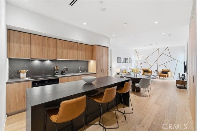 1030 N Kings Road 405, West Hollywood, CA 90069