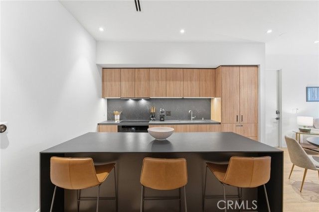 1030 N Kings Road 405, West Hollywood, CA 90069