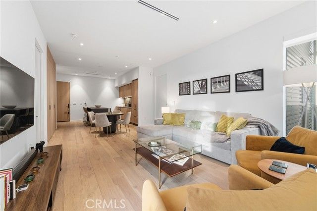 1030 N Kings Road 405, West Hollywood, CA 90069