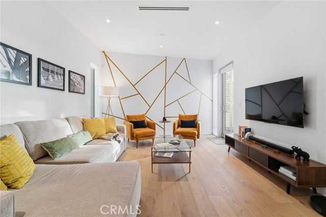 1030 N Kings Road 405, West Hollywood, CA 90069