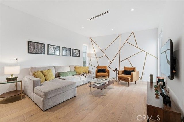 1030 N Kings Road 405, West Hollywood, CA 90069