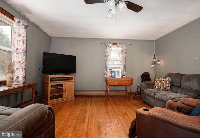 125 MANCHESTER ST, Glen Rock, PA 17327