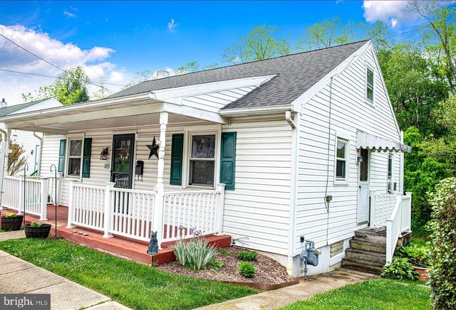 125 MANCHESTER ST, Glen Rock, PA 17327